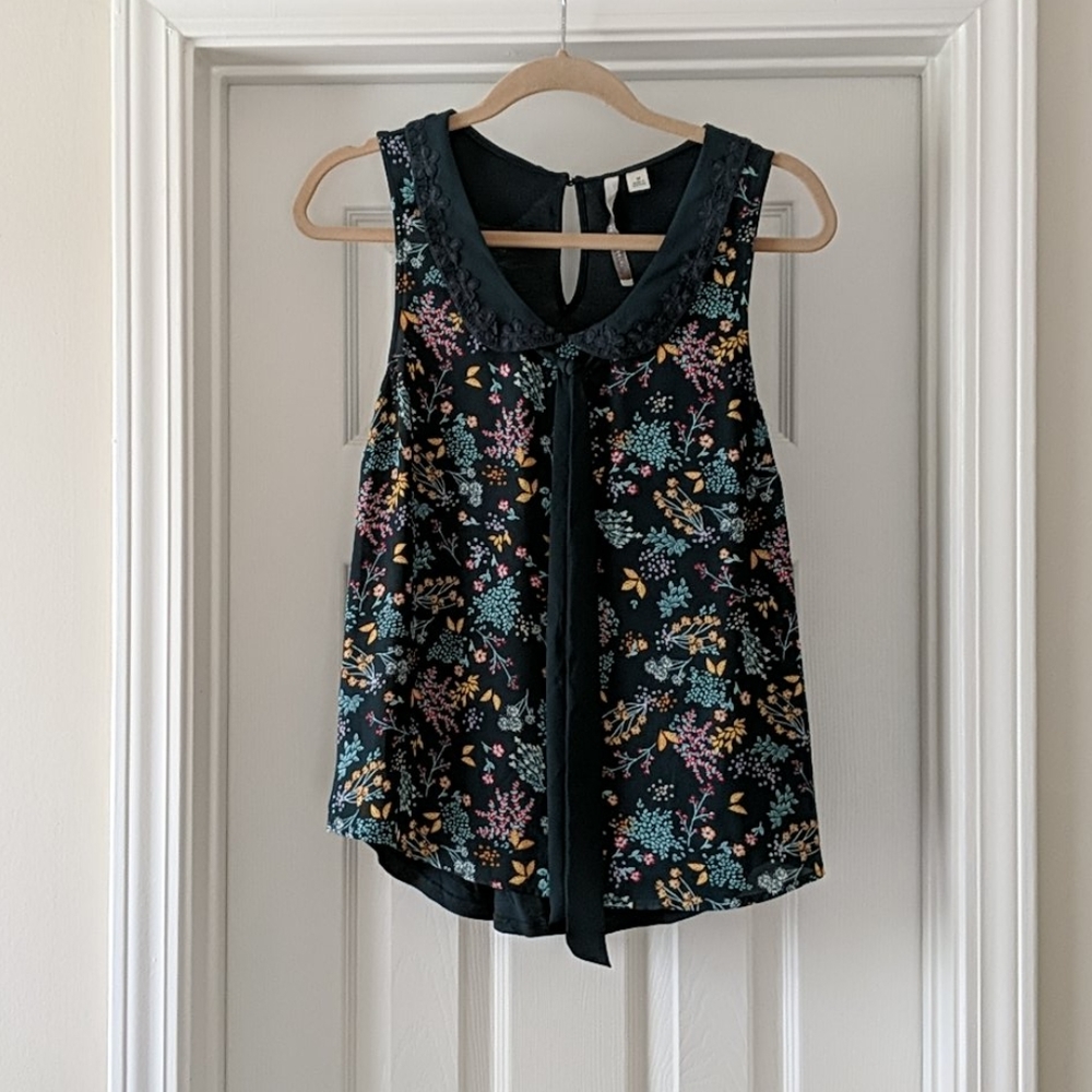 Lauren Conrad Peter Pan collar Top